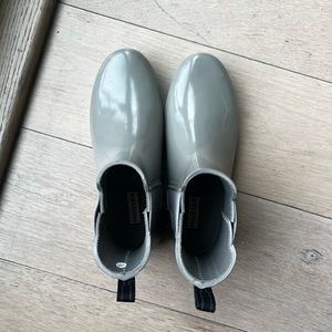 NWOT Women's Hunter Refined Gloss Slim Fit Chelsea Boot